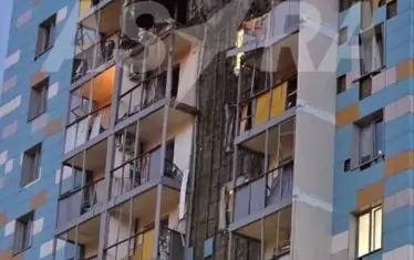Поне 20 апартамента са със щети след атаката