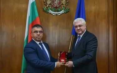 Министърът на вътрешните работи Атанас Илков и посланикът на Турция в София  Мехмет Саит Уянък.