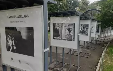  Фотоизложбата "Татяна Лолова на 90 - мигове" с куратор Георги Тошев.