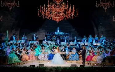  Спектаклите на Рийо са феерия от вълшебна музика, цветове и светлини.