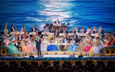   Спектаклите на Рийо са феерия от вълшебна музика, цветове и светлини.