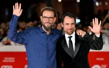 Режисьорът Андреа Сегре и лауреатът Елио Джермано на червения килим.