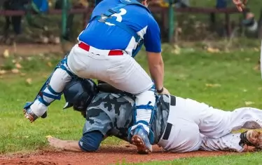 Нападението на "Академици" беше напълно неутрализирано и така и не успя да изпрати човек обратно на хоума.