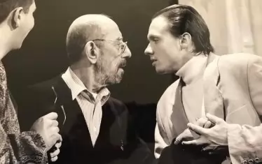  С един от големите режисьори, които Деян е срещал в актьорския си път: проф. Крикор Азарян.