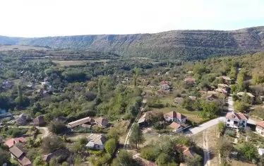 Най-незнайното село на света си направи библиотека