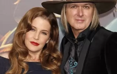   Дъщерята на Елвис с музиканта Майкъл Локууд на холивудската премиера на филма Mad Max: Fury Road през 2015-а.