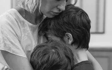  Медея с децата си - по време а репетиция.