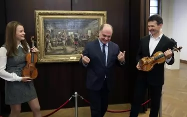 Лия Петрова и Светлин Русев с министър Найден Тодоров.