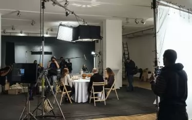 Десертът (с черешката на тортата), 2020, видео инсталация, 2K видео, звук, синхронизация, продължителност 45 мин.