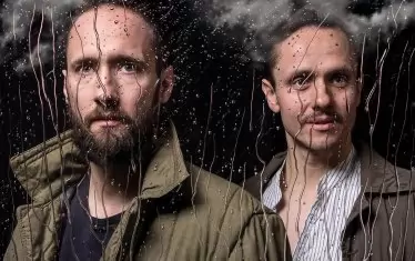 Дарин и Деян като Иван Войницки и д-р Астров на плаката за постановката "Вуйчо Ваньо".