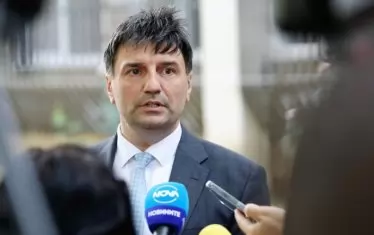 Социален асистент е обвинен за измама с 2 апартамента на болна жена
