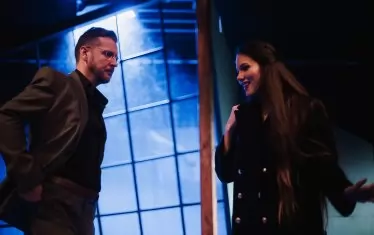  Дизайнът на сцената е дело на Жанета Иванова.