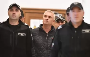 На влизане в съдебната зала Джейхан Ибрямов отказа коментар пред медиите. 