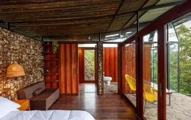 Домът е малък и компактен