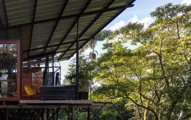 Изцяло прозрачните стени позволяват максимално потапяне в природата