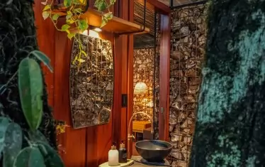 При строежа са използвани главно естествени материали