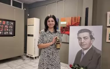 Лауреатката Катерина Василева пише своите стихове сама.