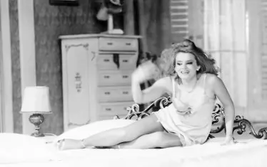  Незабравимата Виолета Гиндева като Марарет в "Котка върху горещ ламаринен покрив" в Народния театър през 80-те.