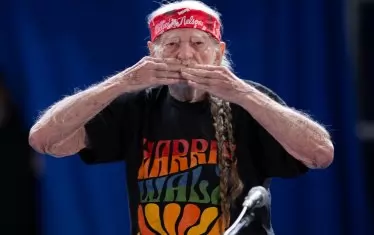  Кънтри легендата по време на концерт на 25 октомври в Тексас в подкрепа на кандидат-президентската кампания на Камала Харис. 