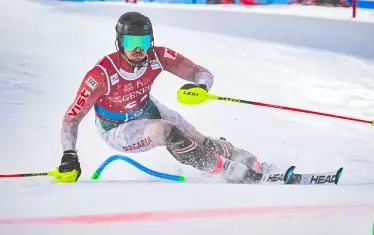 23-годишният Калин Златков не успя да стигне до финала в първото си състезание за Световната купа.