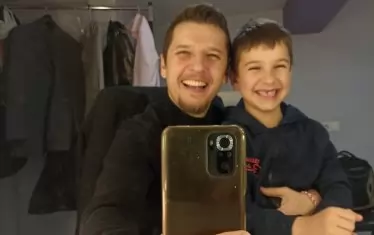  Андрей в гримьорната на тати.