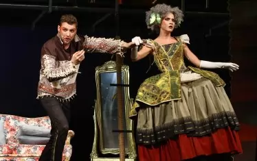  Като Фигаро в "Един безумен ден" по Бомарше в Народния театър.