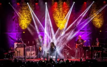  Бет Харт по време на изпълнение.