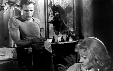  Марлон Брандо и Вивиан Лий във филма "Трамвай Желание"