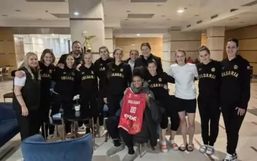 Натурализираната състезателка бе посрещната топло от новите си съотборнички в неделя вечер в София.