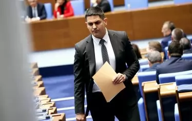 В новия парламент Радостин Василев има нов депутатски имунитет, който само главния прокурор има правомощието да поиска.