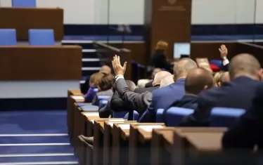 Депутатите започнаха да надуват бюджета с нови социални харчове