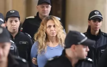 5 неудобни въпроса за митническата афера
