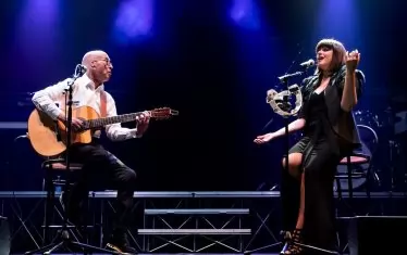  Карло Марале и Силвия Медзаноте по време на концерт.