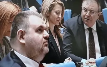 Парламентът организира собственото си погребение