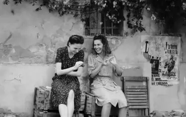 ... но тя успява да намери време и сили за смях...