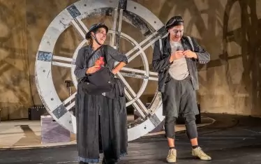  Албена Павлова и Димитър Баненкин - готвачът на полка.