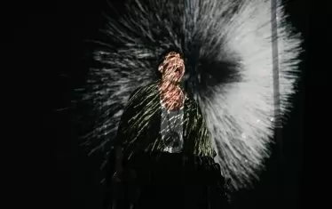 "Прашка" е спектакъл със силен емоционален заряд.