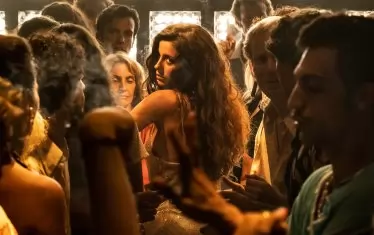  Кадър от "Партенопа" с Члесте в центъра (Партенопа е и другото име на Неапол).