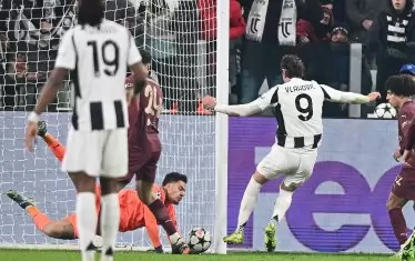 Душан Влахович (№9) открива резултата за "Ювентус" при победата над "Манчестър С" в Торино.
