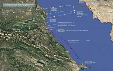 Flightradar24 успя да възстанови траекторията на самолета на AZAL. Вижда се, че при опита да кацне в Грозни той е минал над Урус-Мартан, където на 25 декември е съобщено, че е видян украински дрон. Освен това Flightradar24 показва, че проблеми с управлението на самолета са възникнали още преди да стигне Грозни.