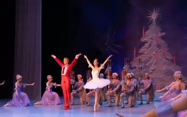  Боряна Петрова и Емил Йорданов в "Лешникотрошачката"