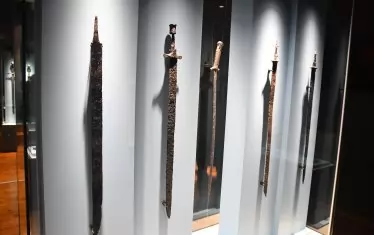  Показаните средновековни оръжия обхващат период от 1200 години.