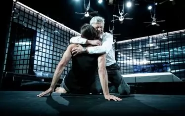  ...и в мъката, че не може да помогне на сина си да се радва на живота.