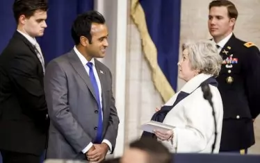  Вивек Рамасвами и Сузи Уайлс
