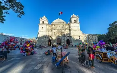  Вечното оживление в Оаксака, Мексико.