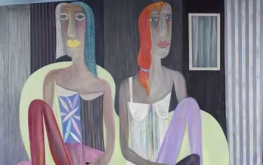  Платната на Рачев са населени с ярки, оптимистични персонажи.