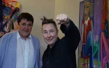  Художникът Румен Рачев (вляво) и световноизвестният цигулар Нйджъл Кенеди.