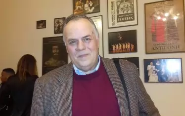  Ивайло Калоянчев пътува из театрите в цялата страна със своите спектакли.