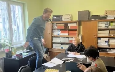  В ролята на Джем султан е един от коронните актьори на Харалампиева - Калин Врачански.