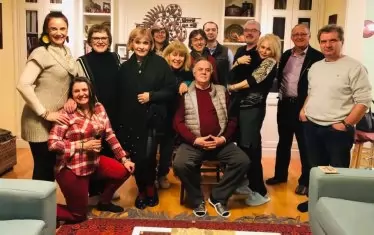  Ивайло (в центъра) с колеги по време на турне в Отава, Канада.